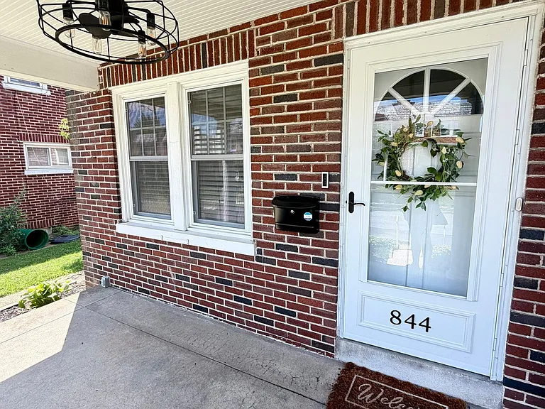 844 E Madison St — Photo 2