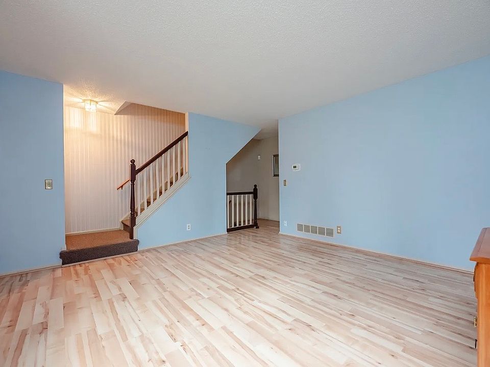 1st image of 16 Surrey Hill Way