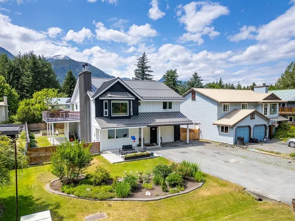 7403 Harrow Rd, Pemberton, BC V0N 2L1