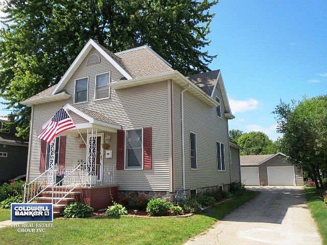 Beautiful 4 Bed 2 Bath Character!