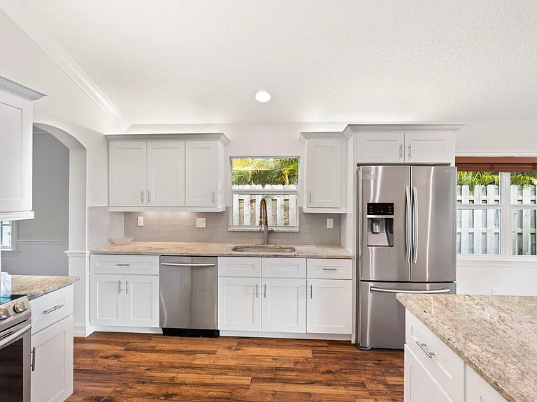 17735 Carver Ave — Photo 10