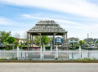 137 California Pl N, Island Park, NY 11558