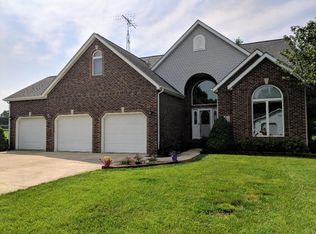 6 Peach St, Loogootee, IN 47553