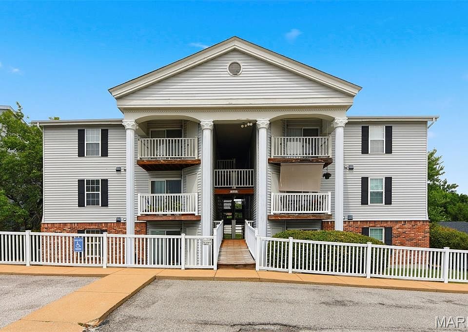 1st image of 12401 Somerset Place Dr APT E