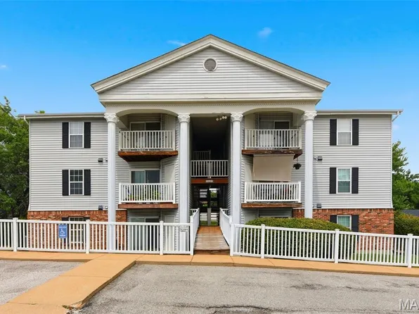 12401 Somerset Place Dr APT E, Saint Louis, MO 63128
