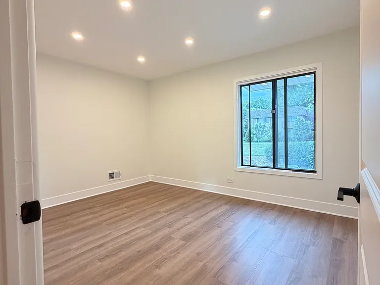 7353 Blackburn Ave #206 — Photo 14