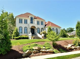 1709 Hunters Path Ln, Upper St Clair, PA 15241