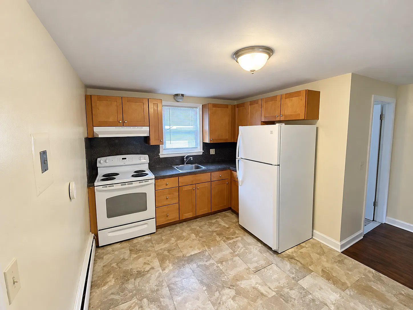 2 bed, 800 sqft, $2,400 — Photo 4