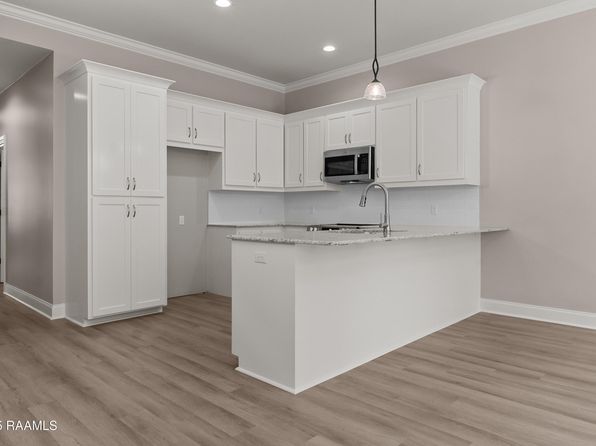 214 E D St, Rayne, LA 70578