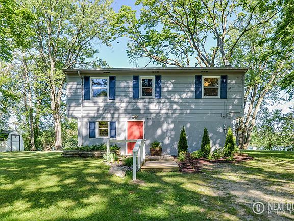 2nd image of 4075 Willow Dr NE