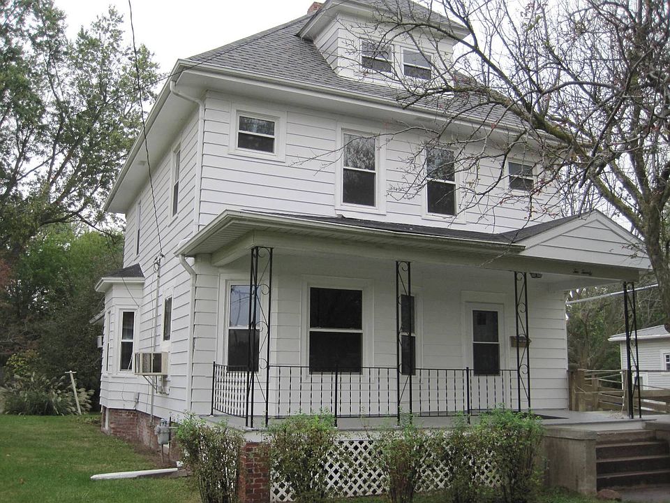 1st image of 220 S 11th St