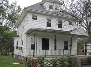 220 S 11th St, Monmouth, IL 61462