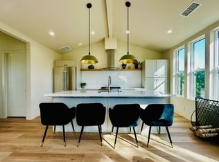 738 Center St #C, Costa Mesa, CA 92627