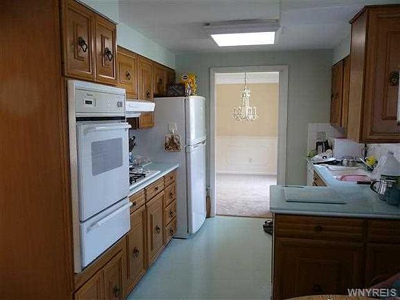 5th image of 127 Rosewood Dr