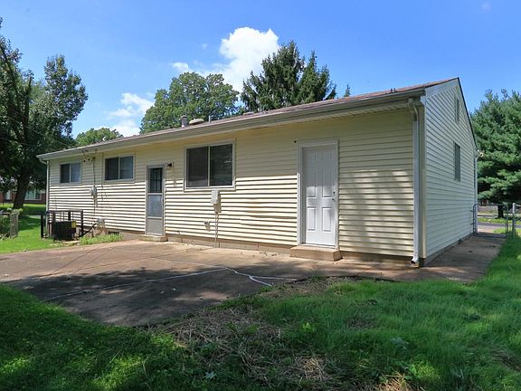 4th image of 220 Lynn Meadows Ln