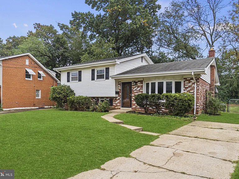 1110 Chiswell Ln — Photo 25