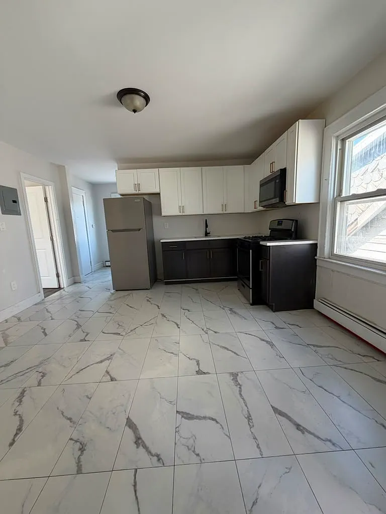 2 bed, 1300 sqft, $1,700 — Photo 3