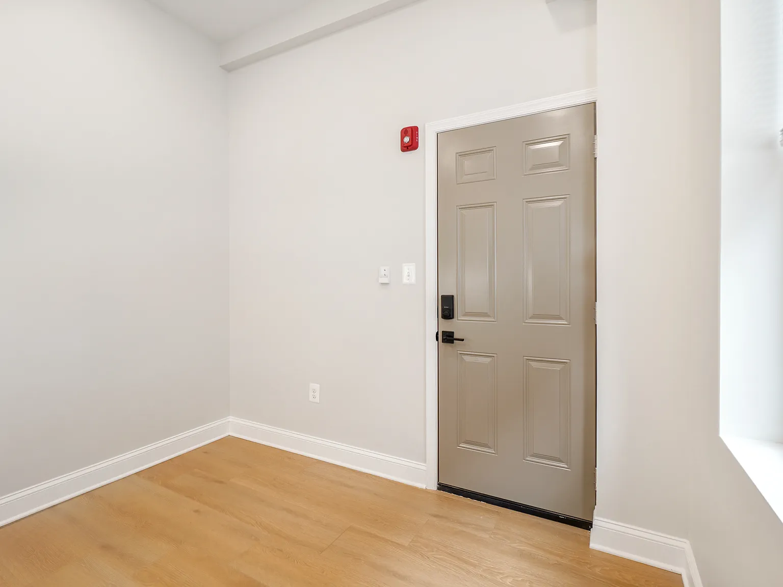 1 bed, $1,300 — Photo 3