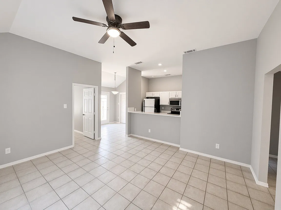 1710 Tina Marie Rd — Photo 2