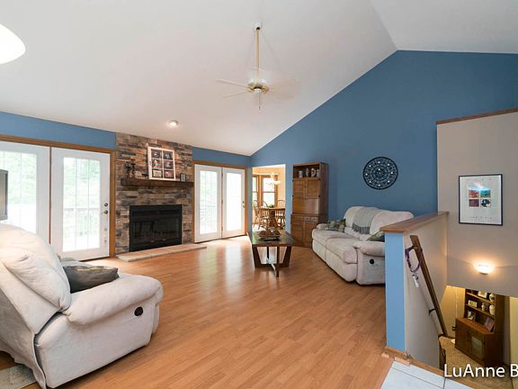 4th image of 8578 Meadow Rock Dr NE
