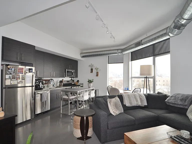 Wicker Park Lofts- 1515 W. Haddon Ave — Photo 9