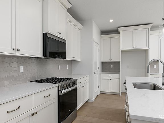 5th image of 2040 W Blue Lightning St