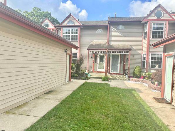 614 Lakefront Cir