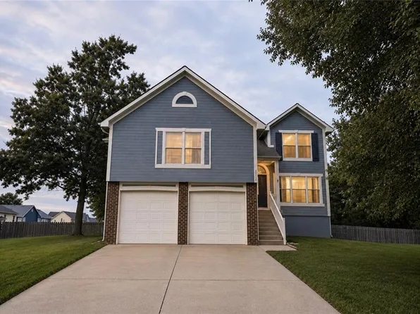 2512 NE Horseshoe Dr, Lees Summit, MO 64086