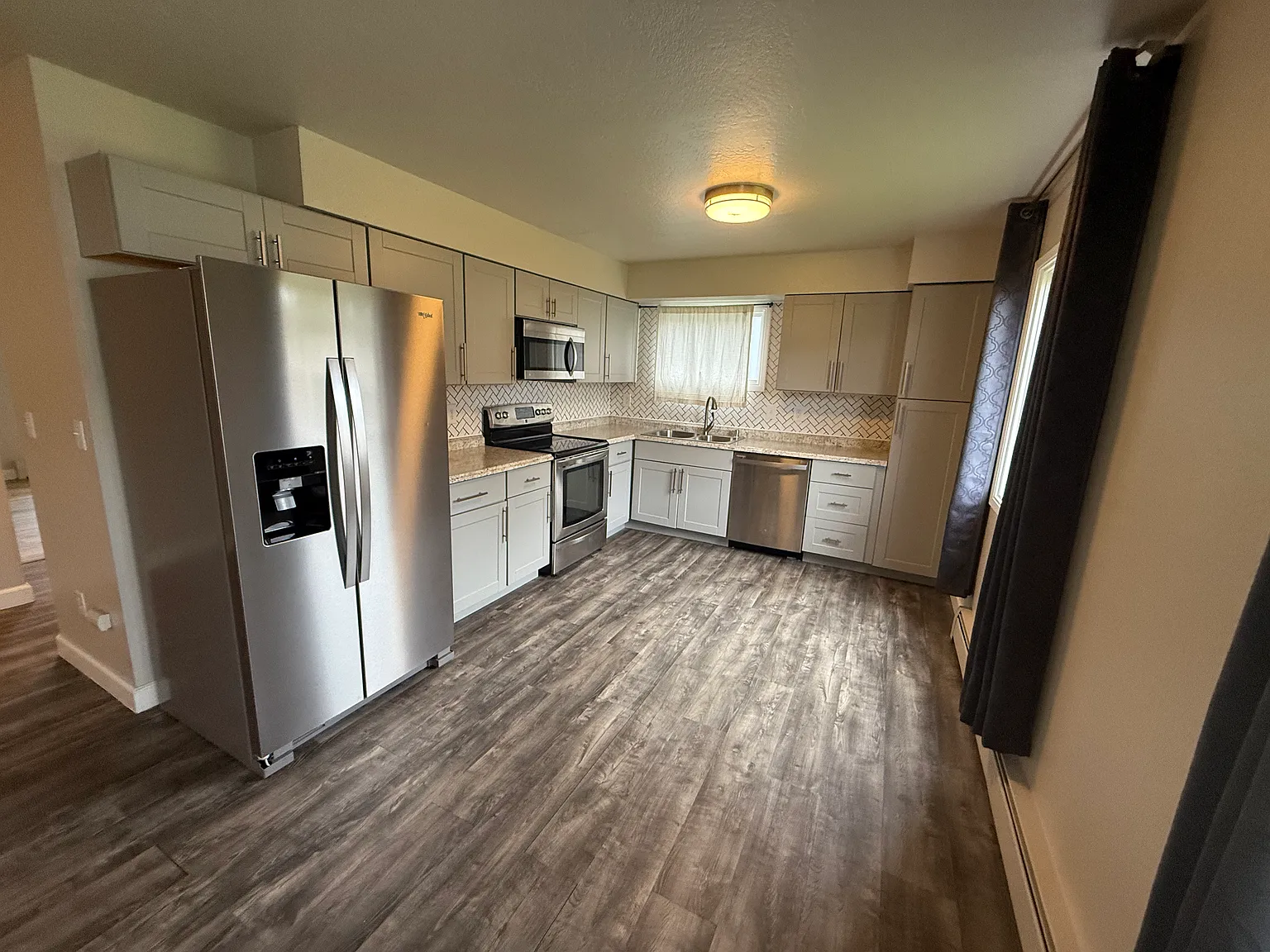 3 bed, 1300 sqft, $2,100 — Photo 1