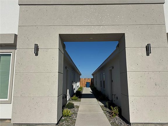 2nd image of 1032 Palm Dr