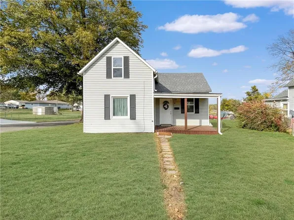 10 E Broadway St, Higginsville, MO 64037
