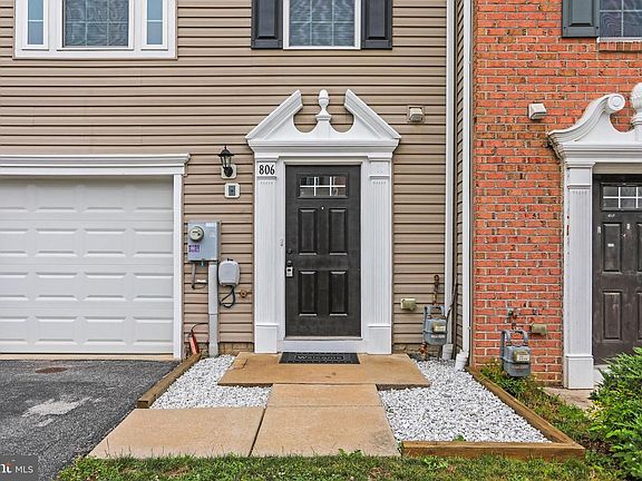 4th image of 806 Blossom Dr