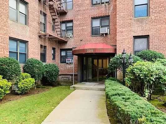 3rd image of 2251 Plumb 1st St APT 4A