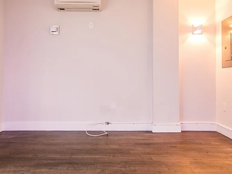 146 Meserole St #3Y — Photo 3