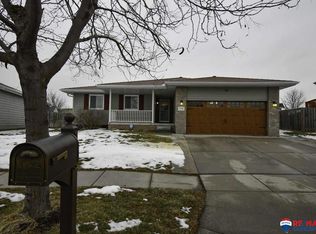 1733 SW Lacey Ln, Lincoln, NE 68522