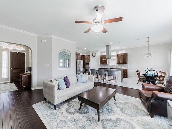 5th image of 207 Saratoga Dr