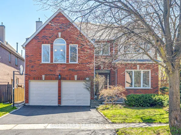 105 McClellan Way, Aurora, ON L4G 6M4