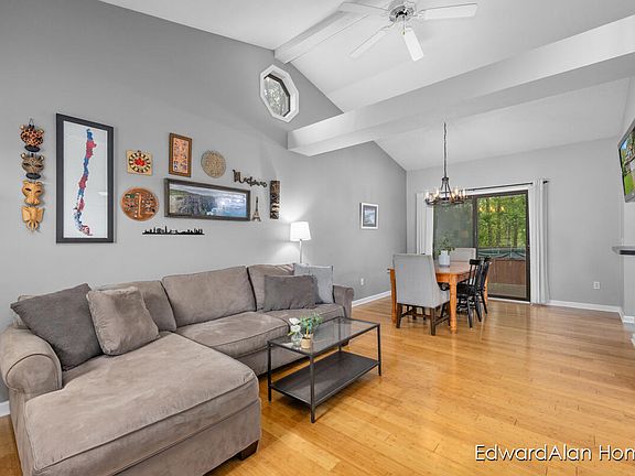 5th image of 4568 Brookmeadow Ct SE