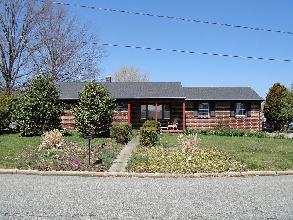 2nd image of 415 Greenwood Ave