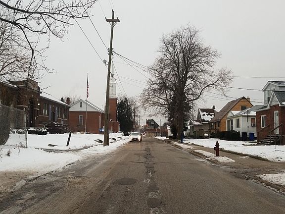 5th image of 12720 Bennington Ave