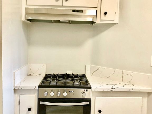 Stainless steel stove and range hood