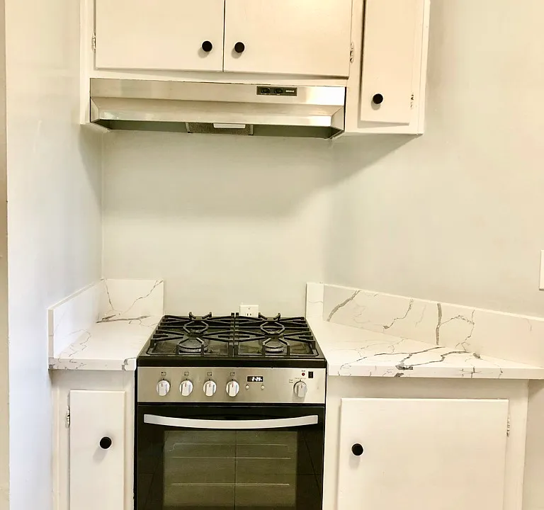 Stainless steel stove and range hood