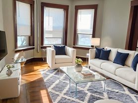 263 Elm St, Holyoke, MA