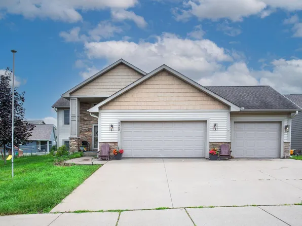 2802 Meadows Dr, River Falls, WI 54022