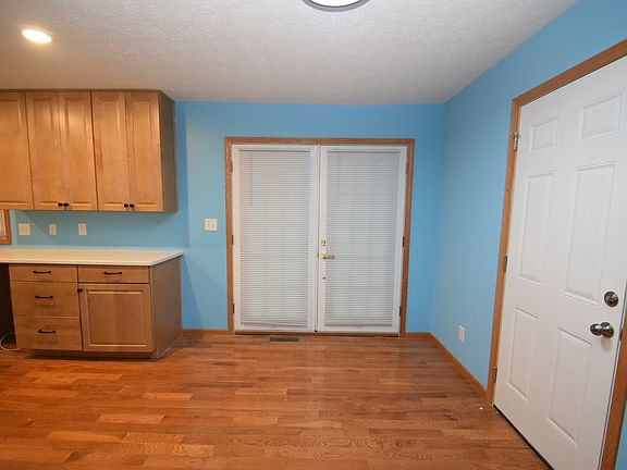 5th image of 172 S Country Club Ct