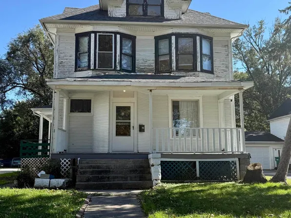 263 Fulton St, Galesburg, IL 61401