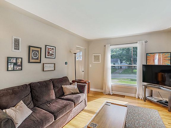 4th image of 3247 Birchwood Ave SW