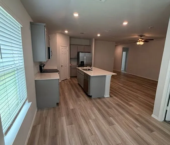 3716 Addison St — Photo 9