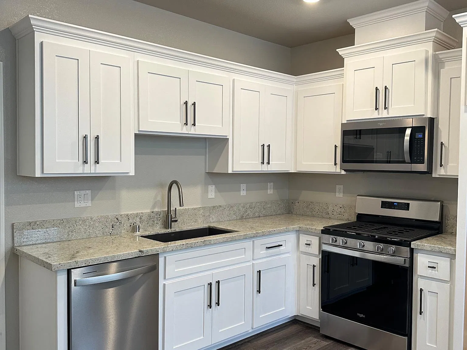 1 bed, 600 sqft, $2,050 — Photo 2