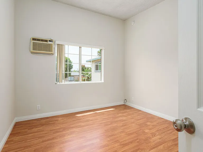 5412 Willowcrest Ave #3 — Photo 11